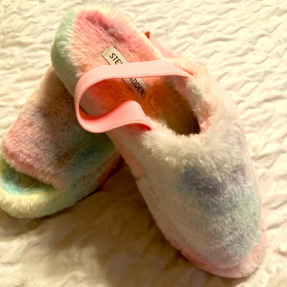Steve Madden fuzzy slides 8m Euc worn only few times in house